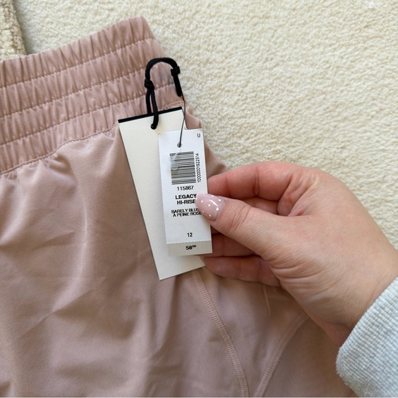 Aritzia Golden Legacy Hi-Rise Shorts in Barely Blush - Picture 4 of 6
